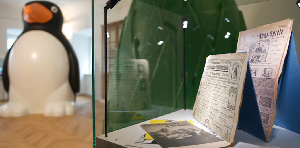 Museum Ravensburger_Erstes Obergeschoss_Vitrine